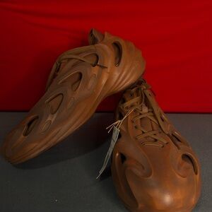 Adidas COS fomQUAKE Cosmic Way
Runners Brown Men Shoes Size 13
GY0064 NEW